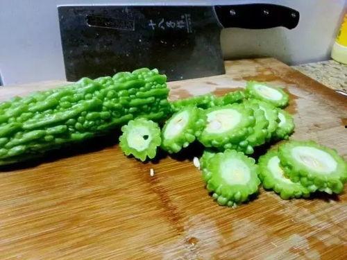 凉瓜被虫吃,绿色蔬菜的守护战