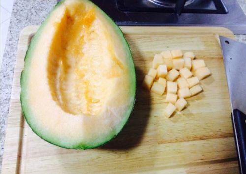 小班吃哈密瓜,小班宝贝的甜蜜哈密瓜之旅