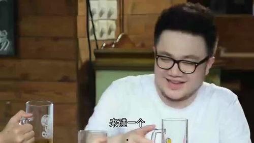 小伙不停吃瓜,揭秘小伙的“吃瓜”狂热