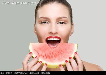 吃瓜美女照片