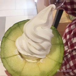 吃掌上冰蜜瓜雪糕,掌上冰蜜瓜雪糕，甜蜜解渴一夏