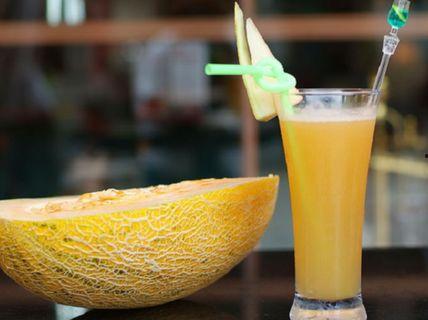 吃冰哈密瓜汁,冰镇哈密瓜汁，清爽一夏！